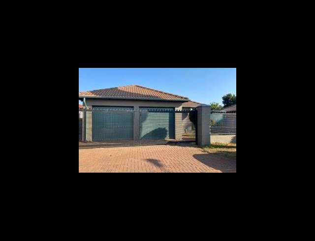 3 BEDROOM HOUSE FOR SALE IN THE ORCHARDS